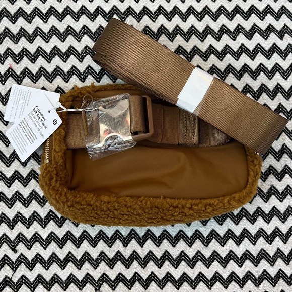 NWT Burnt Caramel Sherpa Fleece Everywhere Belt Bag lululemon - Picture 6 of 10